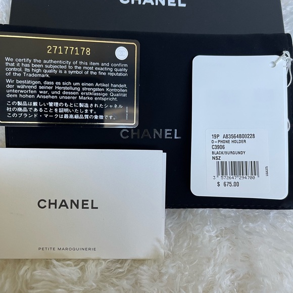 Chanel IPHONE X case, interior mark from a magnet. - Picture 2 of 7